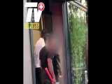 ویدیوی فریاد زدنهای یک دخترعصبانی پشت درب