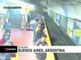 نجات معجزه‌آسای زنی در ایستگاه متروی بوئنوس آیرس