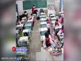 حمله مرگبار دانش آموز به معلمش با چکش! + فیلم