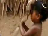 بازی بچه خوردسال هندی با مار کبری