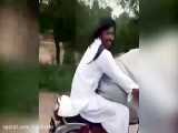 قاچاق گاو از هند به پاکستان با موتورسیکلت