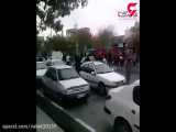 خالی کردن بار سنگ میان معترضین تهرانی به افزایش قیمت بنزین!