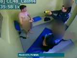 +13| برهنه کردن و شوک دادن به یک مرد در بازداشتگاه توسط پلیس انگلیس