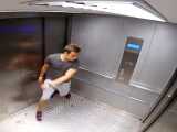 حرکت آکروباتی زیبا در آسانسور