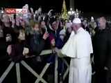 رفتار عجیب پاپ با یکی از هوادارانش
