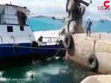 سقوط جرثقیل روی کشتی با 2000 لیتر سوخت در جزیره گالاپاگوس