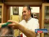 یک آرایشگر در شهرستان اردکان یزد، بی‌ موها را هم اصلاح می‌کند
