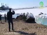 روسیه - حرکت یخ از سمت دریا به خشکی 