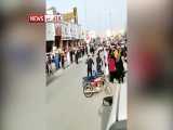 مردم وحشت زده از زلزله در خیابان های بندرعباس