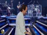 اجرای زنده‌ی قطعه‌ی زیبای و بر انرژی Santorini از یانی بزرگ در کنسرت عربستان ۲۰۲