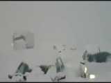 مسدود شدن  راه و گرفتار شدن ماشین ها در برف شدید گیلان 