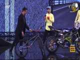 شب بیستم ، اجرای حرکات نمایشی با دوچرخه و موتور توسط سامان قنبری و میلاد ناصری