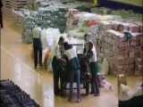 حضور خادمیاران نوجوان رضوی در تعطیلات نوروزی در بسته‌بندی ارزاق محرومین 