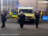 رقص گروهی کارکنان یک مرکز آمبولانس در بریتانیا