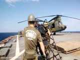 عملیات ترابری بالگرد بوئینگ سی‌اچ-۴۷ شینوک روی عرشه کشتی