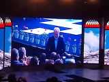 تشویق ظریف در مراسم هنگام اعلام وی اختتامیه جشنواره فیلم فجر