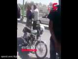 انتشار فیلم رفتار غیرمتعارف پلیس ایران با یک مرد در وسط خیابان