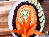 ایده دکوراسیون سالاد با هویج به شکل طاووس