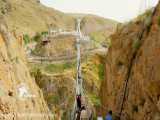 نخستین پل معلق شیشه‌ای جهان در ایران؛ گردشگران روی قوس هیرچایی