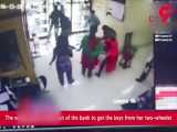 مرگ عجیب زن هندی فقط بخاطر عجله برای خروج از بانک