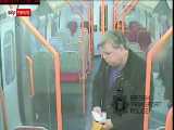 انگلیس |   18 بار در 25 ثانیه   چاقو خوردن یک مرد در قطار لندن