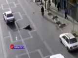 تصادف وحشتناک یک خودرو با عابر پیاده در خیابان قیام یزد