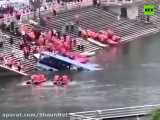 ترمز بریدن انحراف از جاده اتوبوس و سقوط به رودخانه 21 کشته در چین