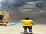 اولین فیلم از آتش‌سوزی در کارخانه لنج‌سازی تنگک بوشهر
