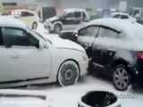 سر خوردن و تصادف خودروها در برف