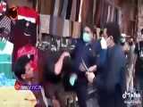 کتک زدن مردم برای زدن ماسک توسط خبرنگار
