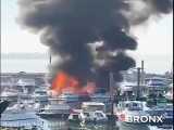تصاویر هولناک از آتش‌سوزی چندین قایق در اسکله نیویورک