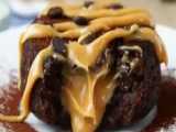 آموزش کیک خوشمزه و آسان فنجانی شکلاتی موز با مغز کره بادام زمینی