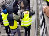 درگیری شدید معترضین با پلیس ضد شورش در فرانسه