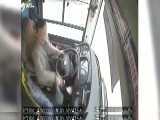 ویدیوی تکان‌دهنده از لحظه سقوط اتوبوس از پل در چین