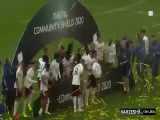 لحظه بالا بردن جام قهرمانی سوپر جام انگلیس آرسنال توسط اوبامیانگ 