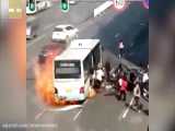 آتش سوزی اتوبوس و فرار مسافران