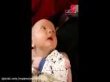 فیلم واکنش کودک ناشنوا به صدای پدر و مادرش با سمعک