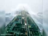 مبارزه کشتی های غول پیکر در برابر امواج ترسناک اقیانوس ها