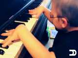 اجرای اعجاب انگیز پیانو توسط پسر بچه نابینای 7 ساله! | داور ملودی