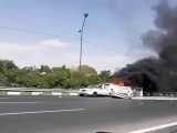 تصادفی که در اتوبان بابایی تهران اتفاق افتاده باعث آتش گرفتن ماشین شده