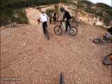 حرکات نمایش با دوچرخه در کوهستان