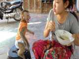 میمون کوچولوی بامزه خیلی گرسنشه !