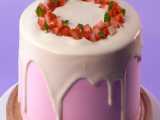 10 ایده شگفت انگیز برای تزئین کیک و دسر با استفاده از توت فرنگی