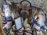 فیلم کابین خدمه فضانوردان در صفینه سایوز  که در حال ورود و فرود به زمین است
