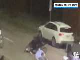 آمریکا | حمله شوکه کننده موتورسواران به یک مرد در خیابان‌های بوستون
