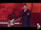 آرون افشار  اجرای زنده ی آهنگ زلزله