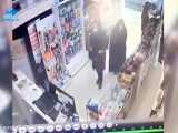 سرقت موبایل صاحب مغازه موبایل‌فروشی در اسلامشهر توسط دو خانم !