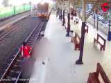 خودکشی یک زن زیر قطار / فیلم حاوی صحنه مرگ