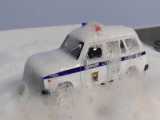 ماشین بازی کودکانه با سنیا : شست و شوی ماشین پلیس