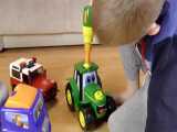 ماشین بازی کودکانه با سنیا : تصادف تراکتور با تریلی حمل ماشین ها